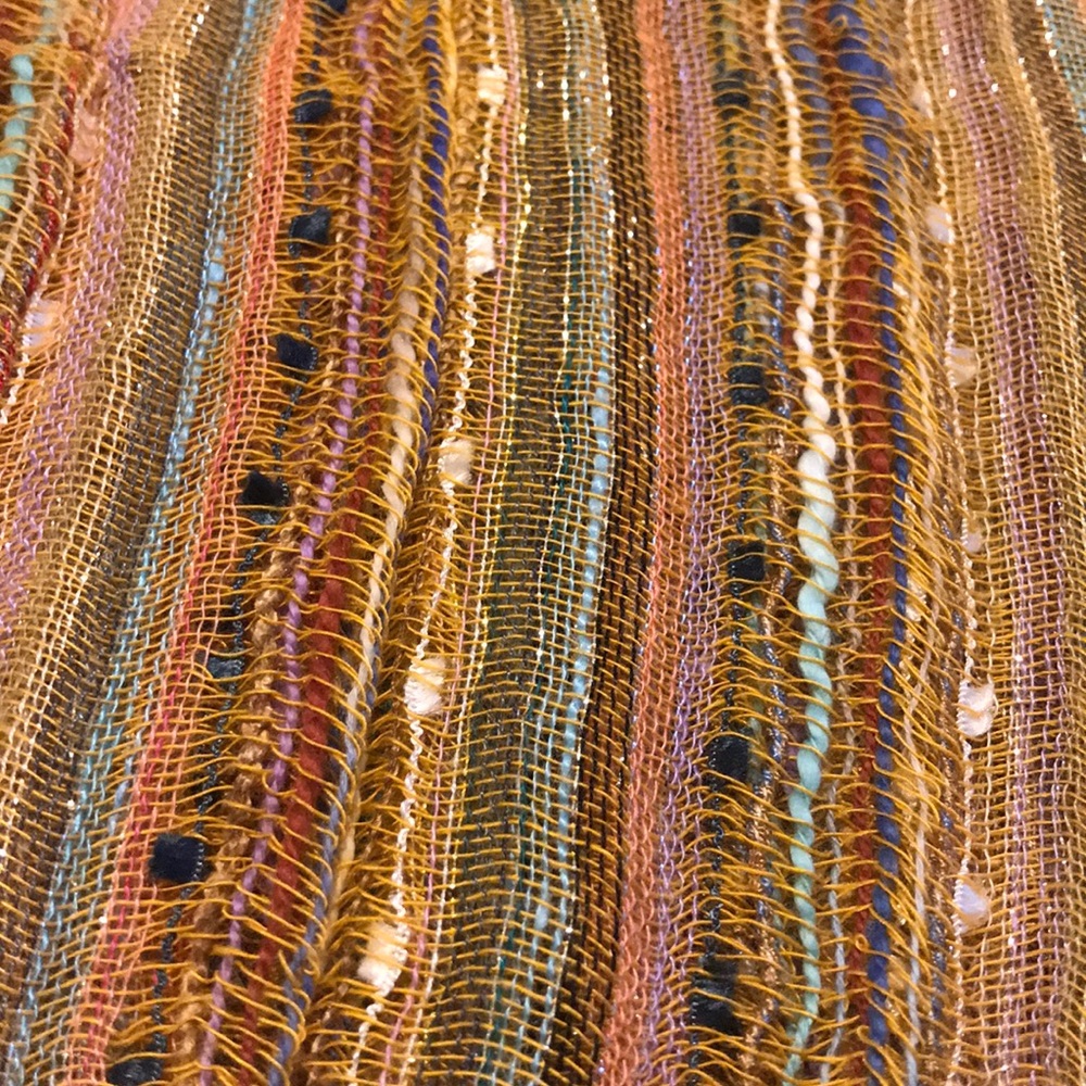 Metallic thread scarf - Picture 3 of 4